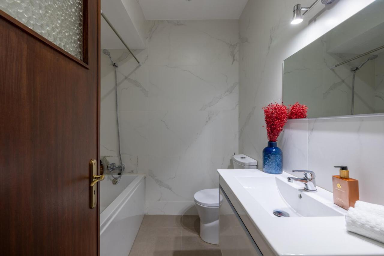 Downtown 2 Minutes By Walk To Center And Metro-Direct To Airpot T4 Appartement Porto Buitenkant foto