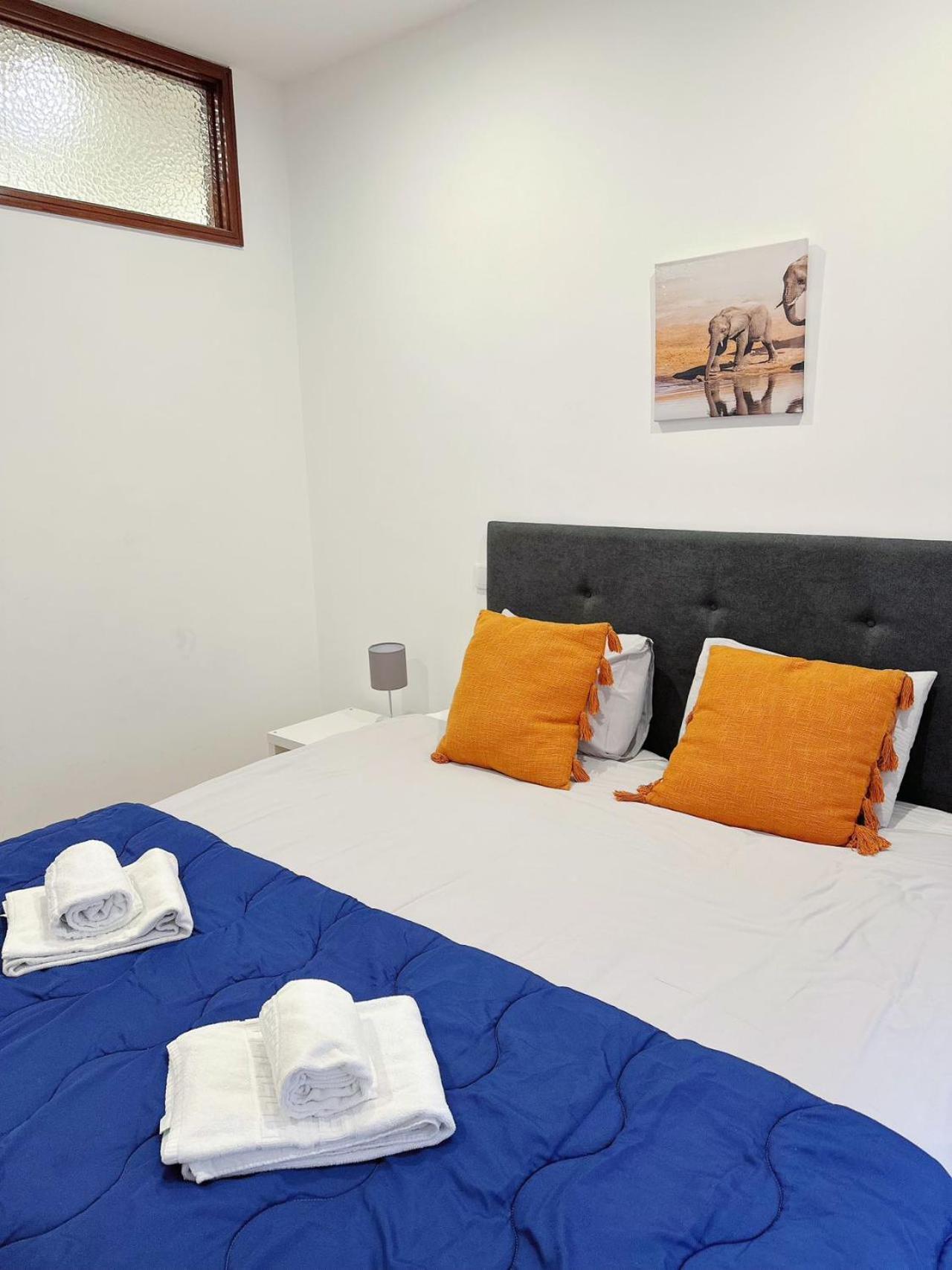 Downtown 2 Minutes By Walk To Center And Metro-Direct To Airpot T4 Appartement Porto Buitenkant foto