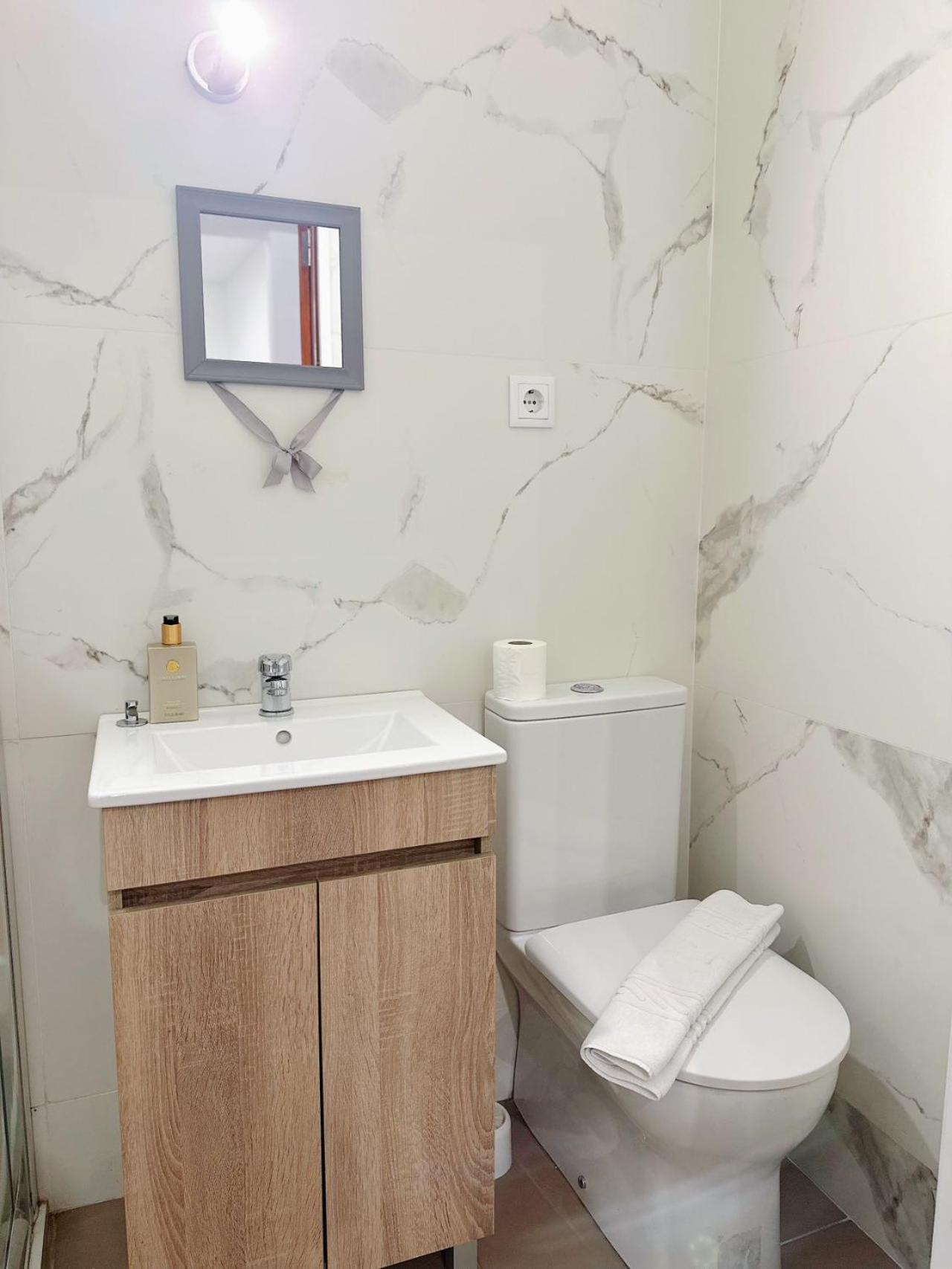 Downtown 2 Minutes By Walk To Center And Metro-Direct To Airpot T4 Appartement Porto Buitenkant foto