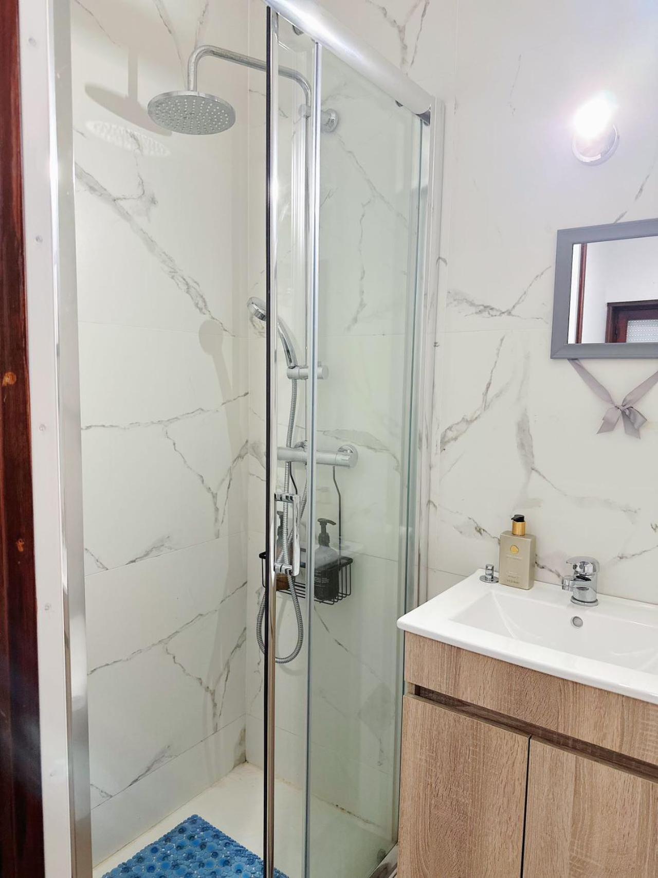 Downtown 2 Minutes By Walk To Center And Metro-Direct To Airpot T4 Appartement Porto Buitenkant foto