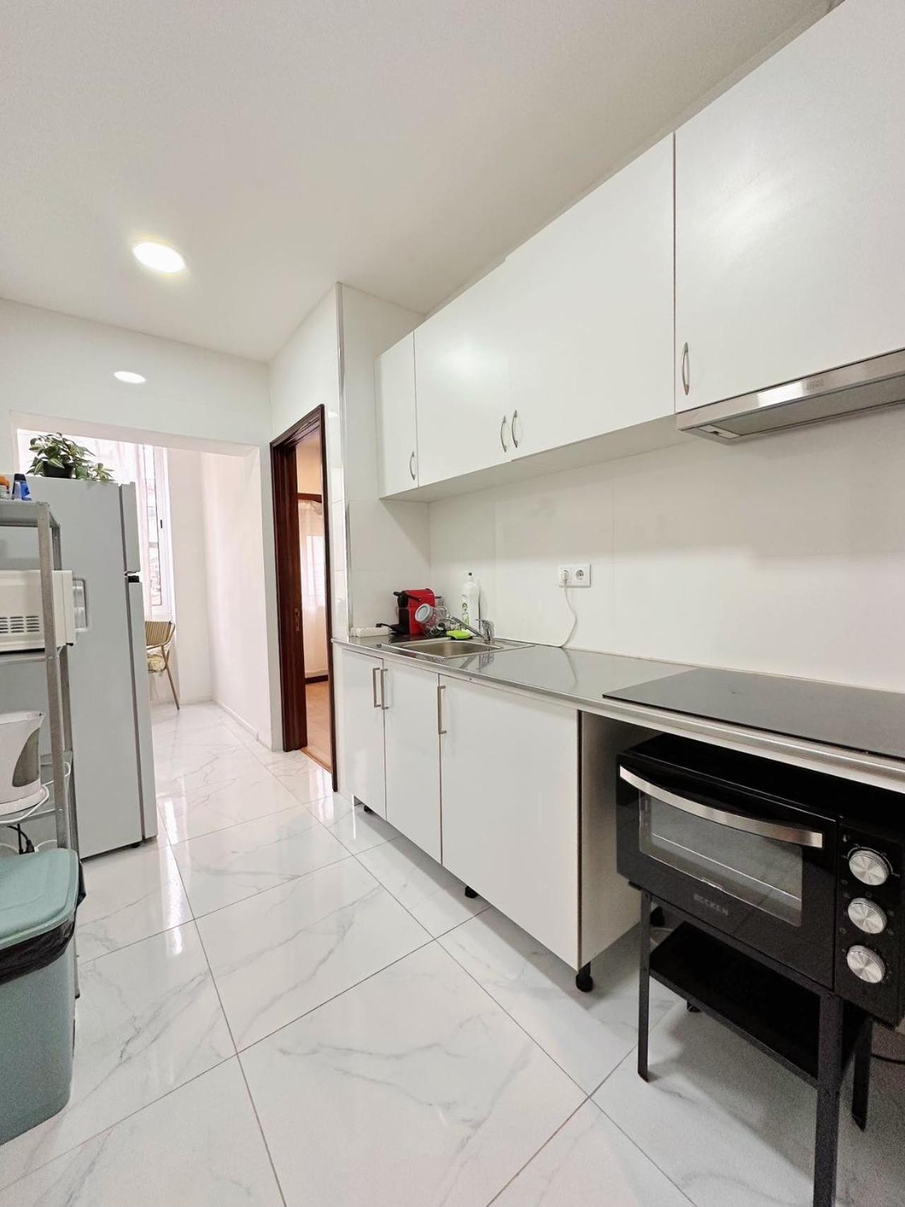Downtown 2 Minutes By Walk To Center And Metro-Direct To Airpot T4 Appartement Porto Buitenkant foto